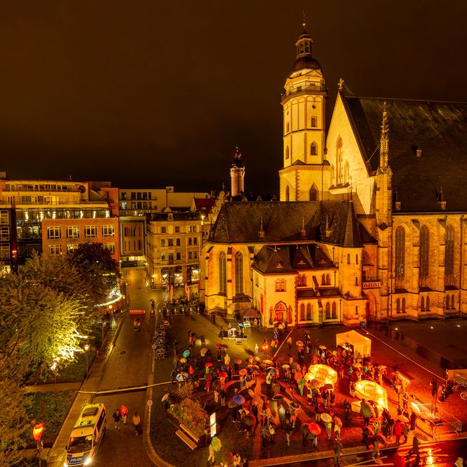 Lichtfest 2026: Blick auf das Kerzenpodest am Thomaskirchhof