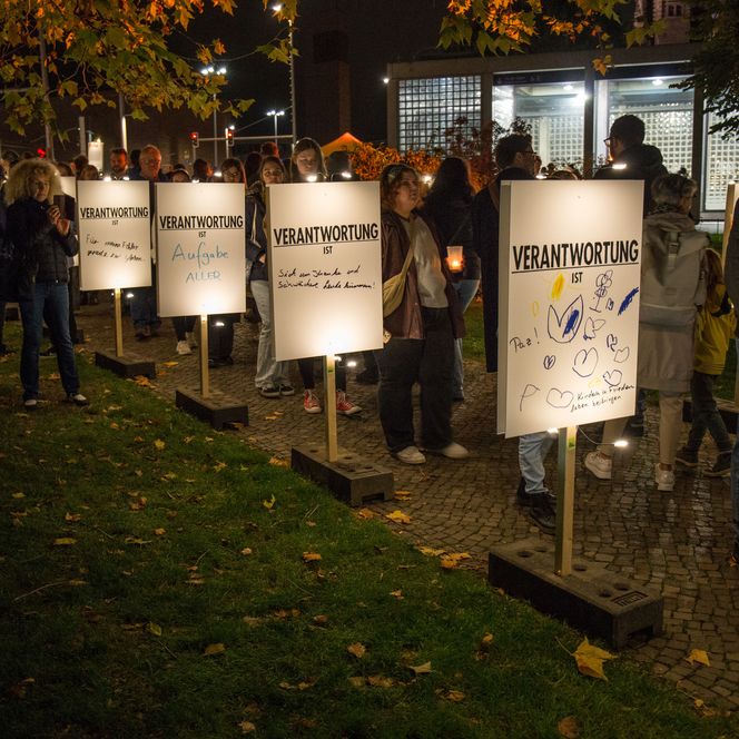 Lichtfest Leipzig 2025: das Projekt „Vertrauen – Freiheit – Verantwortung" von Anke Stiller