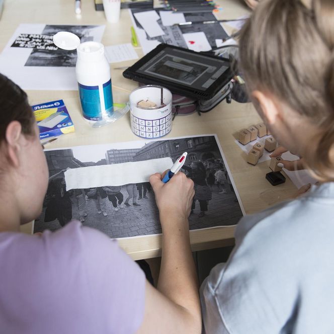 Fürs Lichtfest Leipzig 2021: Impression vom Workshop für das Projekt "WIR SIND" im Archiv Bürgerbewegung