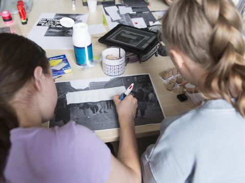 Fürs Lichtfest Leipzig 2021: Impression vom Workshop für das Projekt "WIR SIND" im Archiv Bürgerbewegung