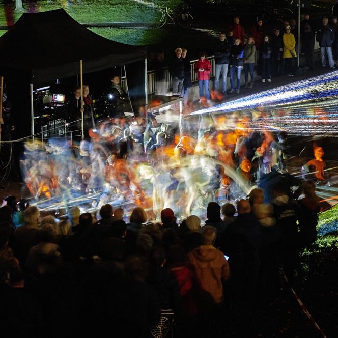 Lichtfest Leipzig 2019: Eröffnung Lichtraum 3 "Schließt euch an!" im Park am Schwanenteich