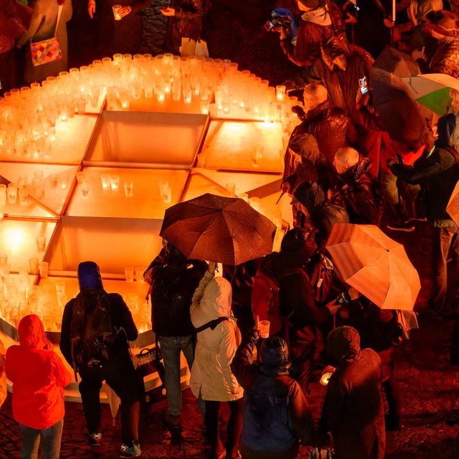 Lichtfest 2026: Blick auf das Kerzenpodest am Thomaskirchhof