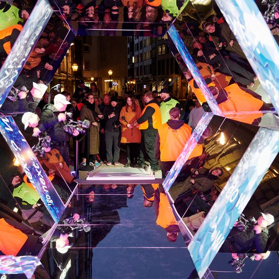 Lichtfest Leipzig 2022: begehbares Kaleidoskop "Das ICH und das WIR" von Betty Mü auf dem Burgplatz Leipzig