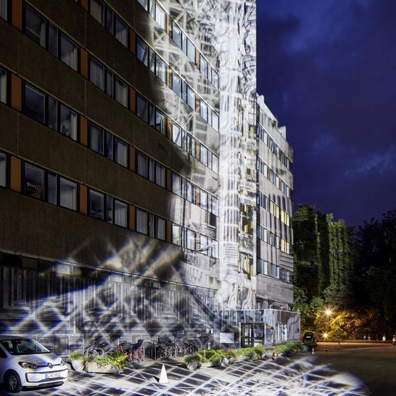 Lichtfest Leipzig 2019: Eröffnung Lichtraum 4 "Keine Gewalt!" im Innenhof der ehemaligen Stasi-Zentrale/Runde Ecke