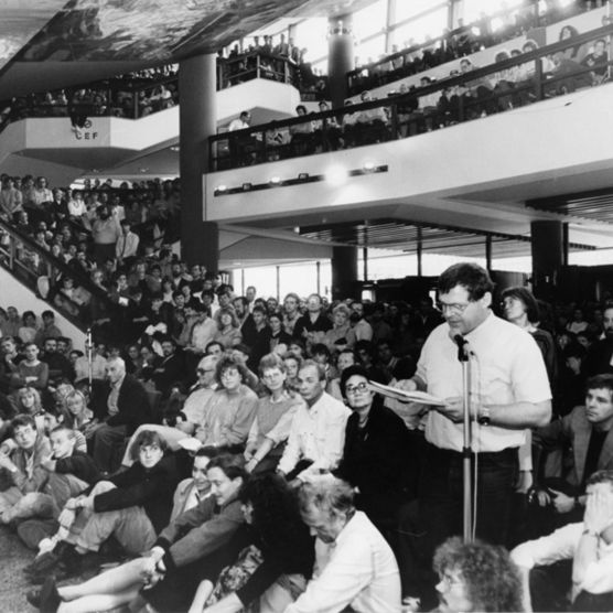 Historische Aufnahme aus dem Herbst 89: Dialog im Gewandhaus zu Leipzig am 29. Oktober 1989