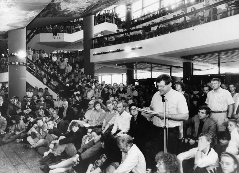 Historische Aufnahme aus dem Herbst 89: Dialog im Gewandhaus zu Leipzig am 29. Oktober 1989
