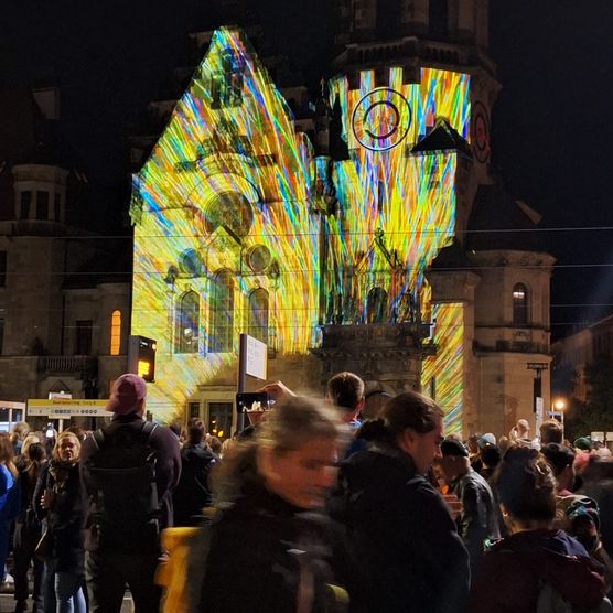Lichtfest Leipzig 2024 mit Partnerprojekt Frankfurt am Main "Ode an die Demokratie" an der Evangelisch-reformierten Kirche Leipzig