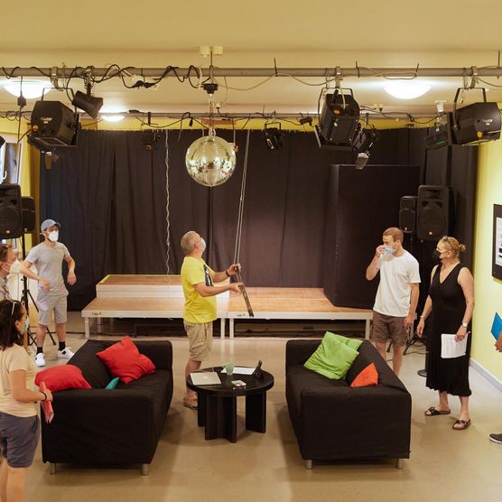 Lichtfest 2021 Lichtfestprojekt „89 Stimmen": Impressionen vom Workshop bei Frauenkultur e. V. 
