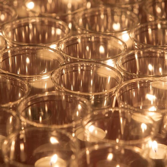 Lichtfest Leipzig 2019: Eröffnung auf dem Augustusplatz mit Grußworten und Kerzenpodest