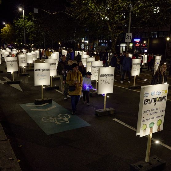Lichtfest Leipzig 2024 mit dem Projekt "Vertrauen – Freiheit – Verantwortung" von Anke Stiller