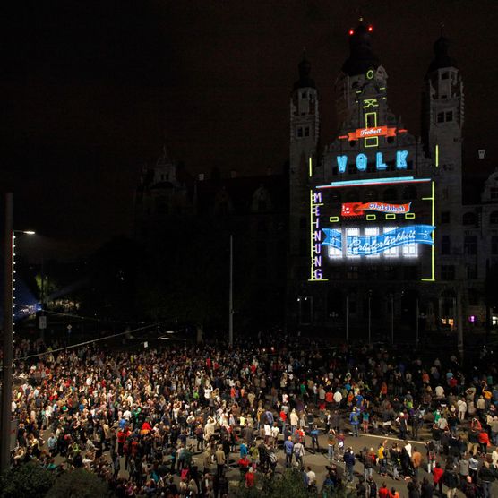 Lichtfest Leipzig 2014: Wahlraum "I vote, I build" von Théoriz Studio am Neuen Rathaus