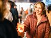 Lichtfest Leipzig mit Besucherin mit Kerzenbecher zur Feier der Friedlichen Revolution im Herbst 89 in Leipzig