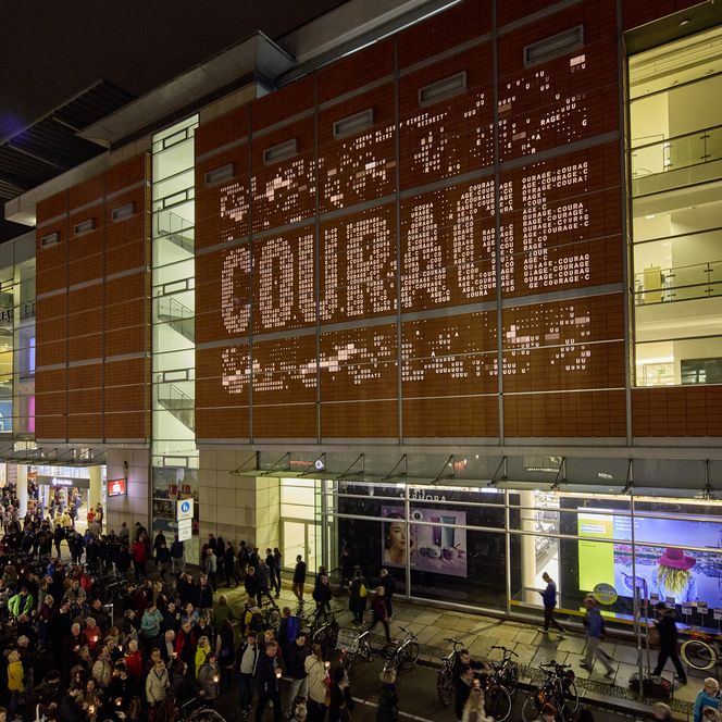 Lichtfest Leipzig 2025: Lichtweg mit dem Projekt „Wogen/Surge“ von Julian Hölscher