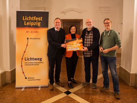 Lichtfest_2025_Übergabe Spendenscheck_Foto_Andreas Schmidt