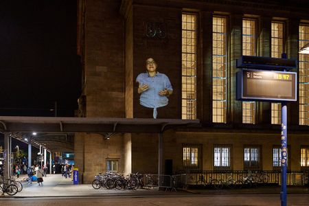 Partizipative Videoinstallation an der Ostseite des Leipziger Hauptbahnhofs. Lichtfest Leipzig 2024