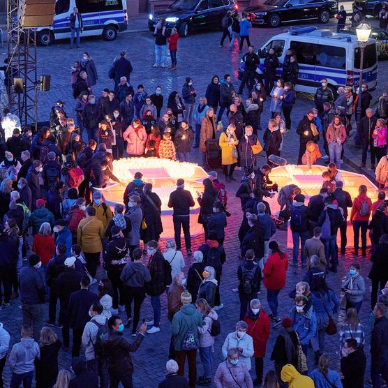 Lichtfest Leipzig 2021: Kerzenpodest auf dem Nikolaikirchhof