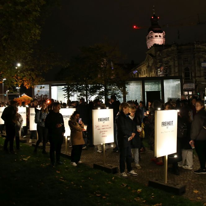 Lichtfest Leipzig 2025: das Projekt „Vertrauen – Freiheit – Verantwortung" von Anke Stiller