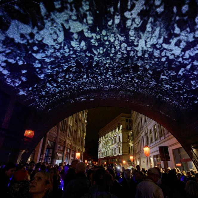 Lichtfest Leipzig 2025: das Auszubildendenprojekt „Gedankenspiegel“