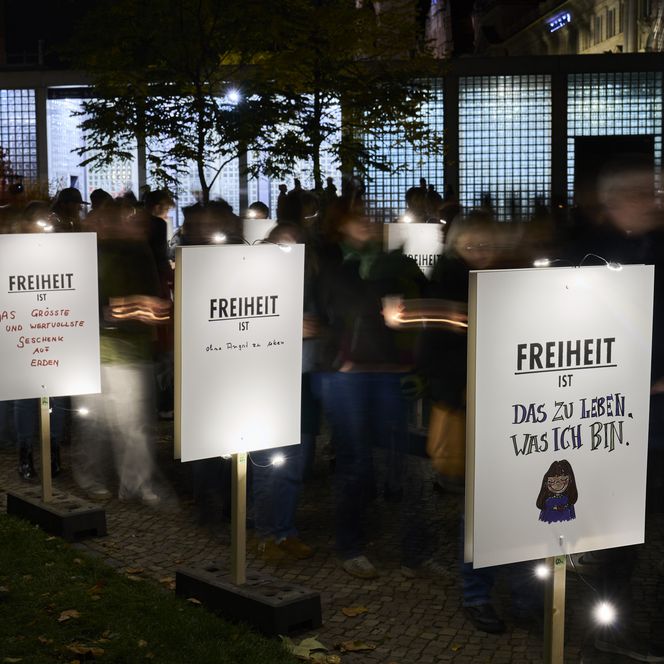 Lichtfest Leipzig 2025: das Projekt „Vertrauen – Freiheit – Verantwortung" von Anke Stiller