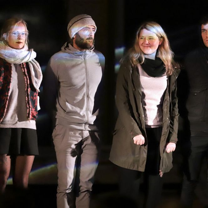 Lichtfest Leipzig 2019: Eröffnung Lichtraum 4 "Keine Gewalt!" im Innenhof der ehemaligen Stasi-Zentrale/Runde Ecke