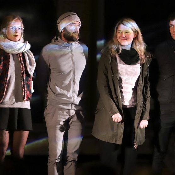 Lichtfest Leipzig 2019: Eröffnung Lichtraum 4 "Keine Gewalt!" im Innenhof der ehemaligen Stasi-Zentrale/Runde Ecke