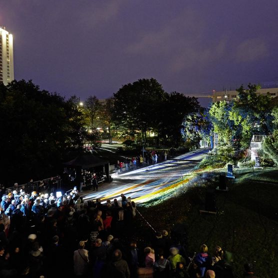 Lichtfest Leipzig 2019: Eröffnung Lichtraum 3 "Schließt euch an!" im Park am Schwanenteich
