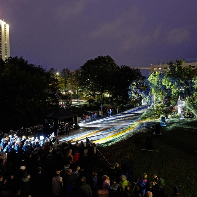 Lichtfest Leipzig 2019: Eröffnung Lichtraum 3 "Schließt euch an!" im Park am Schwanenteich