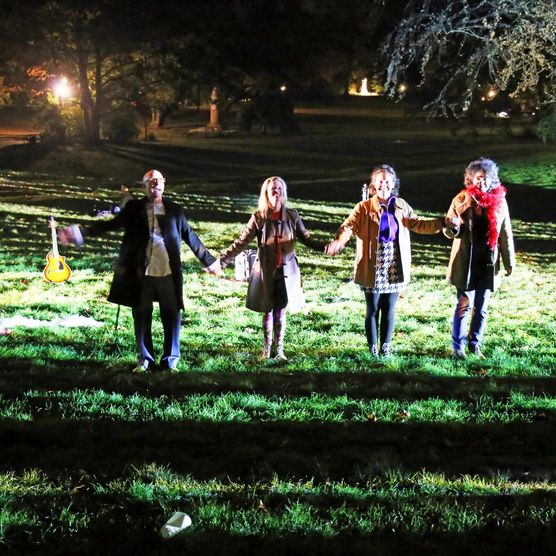 Lichtfest Leipzig 2019: Lichtraum 6 "Für ein offenes Land mit freien Menschen!" im Schillerpark (Lenné-Anlage)