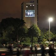 Lichtfest Leipzig 2014: Glücksraum II "Zeigt eure Geschichte – Familienglück" von Studio 2014 auf dem City-Hochhaus