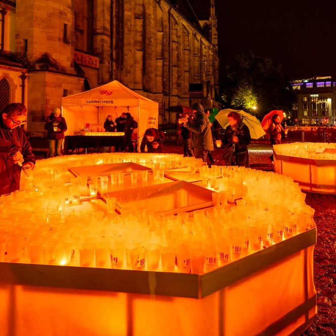 Lichtfest 2026: Blick auf das Kerzenpodest am Thomaskirchhof