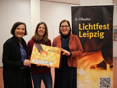 Lichtfest Leipzig 2024 Kerzenpaten Scheckübergabe an den Wolfsträne e. V.