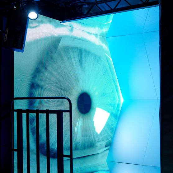 Lichtfest Leipzig 2022: begehbares Kaleidoskop "Das ICH und das WIR" von Betty Mü auf dem Burgplatz Leipzig