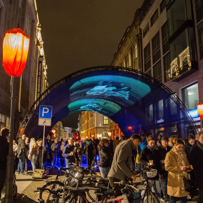 Lichtfest Leipzig 2025: das Auszubildendenprojekt „Gedankenspiegel“