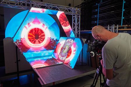 Vor dem Lichtfest Leipzig 2022: Beim Workshop zu Betty Müs Projekt „Das ICH und das WIR“ diskutierte die Künstlerin gemeinsam mit Leipziger Studierenden Fragestellungen