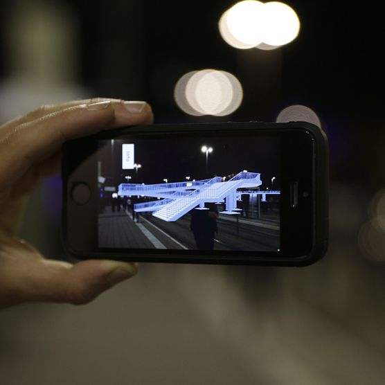 Lichtfest Leipzig 2024 mit 3D-Animation mittels Augmented-Reality-Web-App "Blaues WundAR" von Maix Mayer am Goerdelerring Leipzig