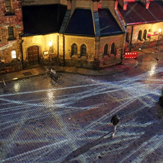 Lichtfest Leipzig 2019: Eröffnung Lichtraum 2 am Nikolaikirchhof "Wir wollen raus!" – "Wir bleiben hier!"