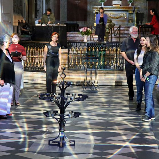 Lichtfest Leipzig 2019: Lichtraum 1 "Wir sind das Volk!" – "Offen für alle" in der Nikolaikirche