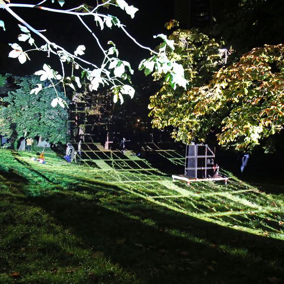 Lichtfest Leipzig 2019: Lichtraum 6 "Für ein offenes Land mit freien Menschen!" im Schillerpark (Lenné-Anlage)