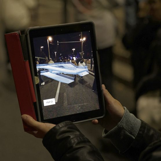 Lichtfest Leipzig 2024 mit 3D-Animation mittels Augmented-Reality-Web-App "Blaues WundAR" von Maix Mayer am Goerdelerring Leipzig