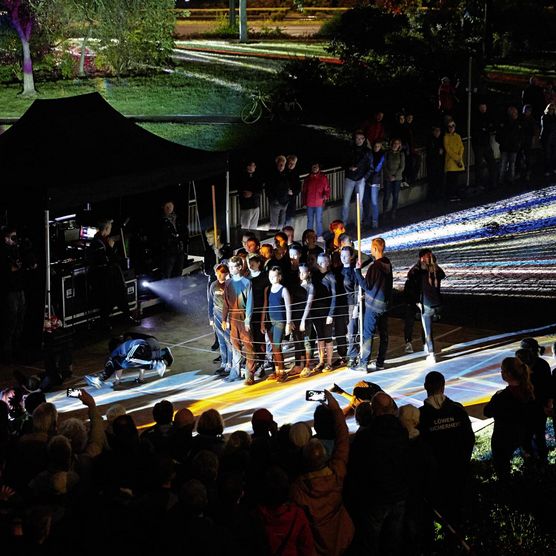 Lichtfest Leipzig 2019: Eröffnung Lichtraum 3 "Schließt euch an!" im Park am Schwanenteich