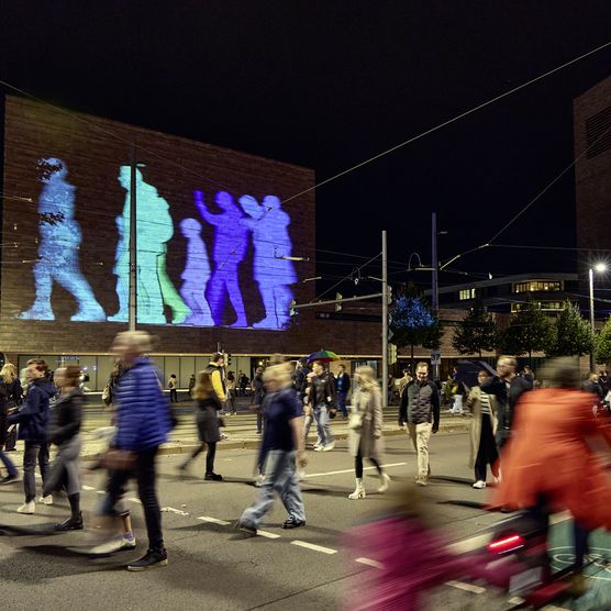Lichtfest Leipzig 2024 mit der interaktiven Installation "Menschenmenge" von AlexP
