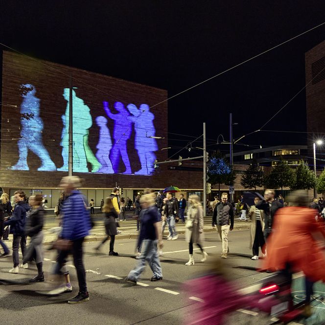 Lichtfest Leipzig 2024 mit der interaktiven Installation "Menschenmenge" von AlexP