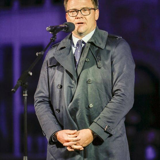 Lichtfest Leipzig 2023: Eröffnung auf dem Nikolaikirchhof mit Grußworten von Burkhard Jung, Carsten Schneider und Michael Kretschmer u. a.
