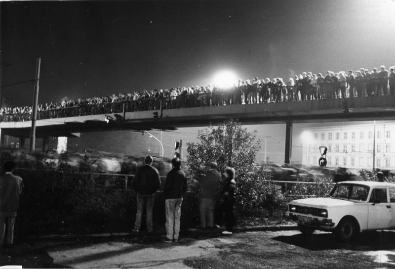Historische Aufnahme aus dem Herbst 89 in Leipzig: Montagsdemonstration auf dem Leipziger Innenstadtring am 9. Oktober 1989