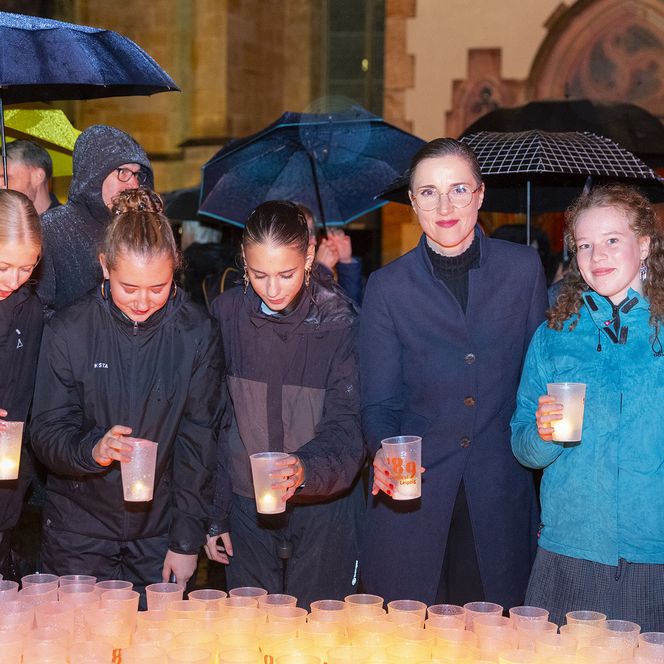 Lichtfest 2026: Am Kerzenpodest: Vicki Felthaus, Bürgermeisterin und Beigeordnete für Jugend, Schule und Demokratie der Stadt Leipzig