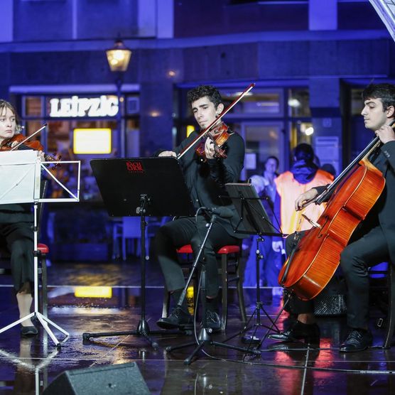 Lichtfest Leipzig 2023: Eröffnung mit musikalischer Umrahmung durch ein Ensemble der Hochschule für Musik und Theater "Felix Mendelssohn Bartholdy“ Leipzig