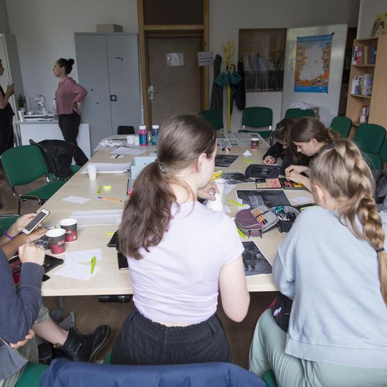 Fürs Lichtfest Leipzig 2021: Impression vom Workshop für das Projekt "WIR SIND" im Archiv Bürgerbewegung