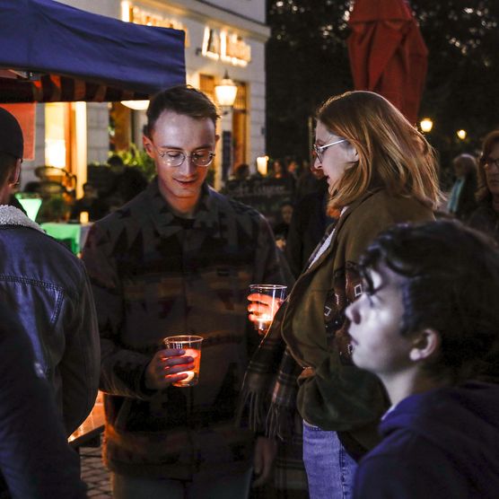 Lichtfest Leipzig 2021: interaktives Lichtprojekt "89 Stimmen" von Loomaland auf dem Richard-Wagner-Platz
