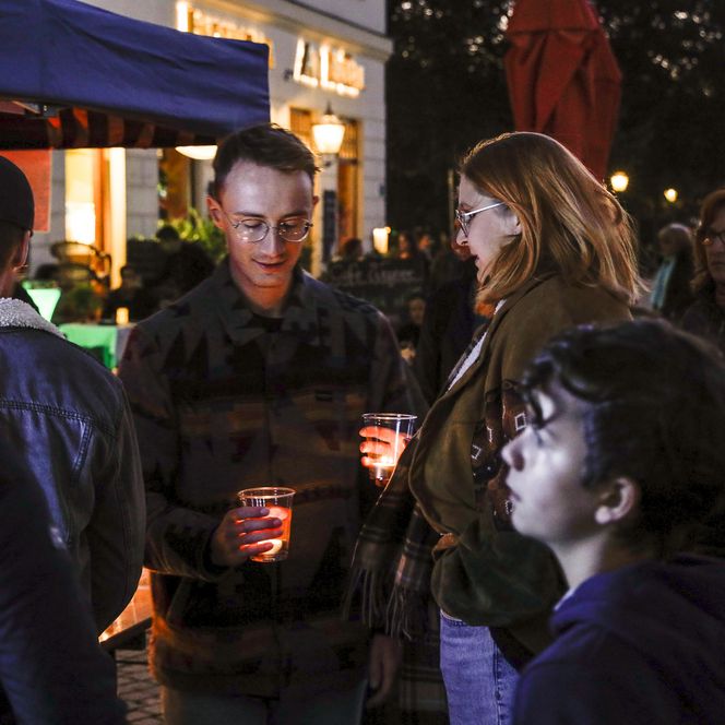 Lichtfest Leipzig 2021: interaktives Lichtprojekt "89 Stimmen" von Loomaland auf dem Richard-Wagner-Platz