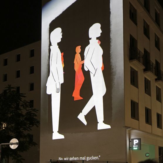 Lichtfest Leipzig 2024 mit Lichtprojektion "Where did the hero come from?" von EunJin Park am Nikolaikirchhof Leipzig